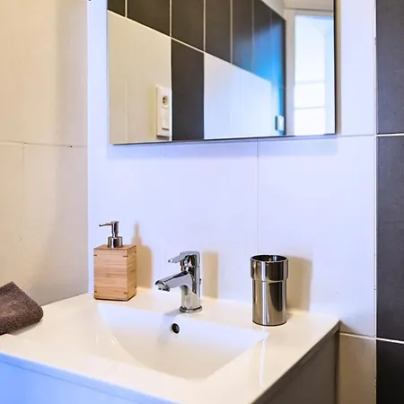 Daire - Terrasse Privee, Animaux Acceptes, Parking Prive Gratuit, Accueil Velo *