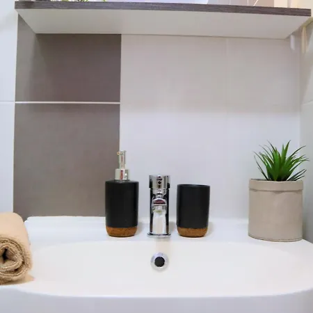 Daire - Terrasse Privee, Animaux Acceptes, Parking Prive Gratuit, Accueil Velo